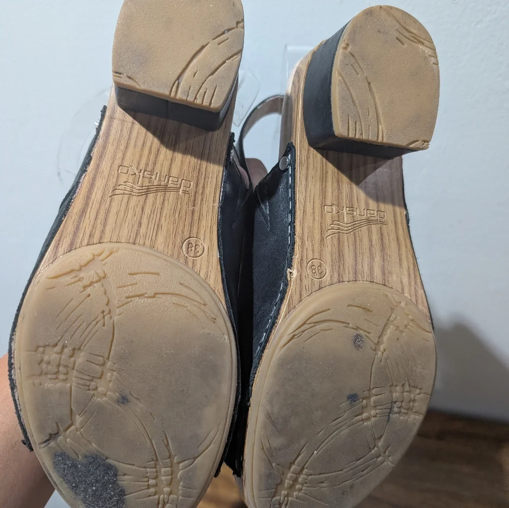 Dansko‎ size 38 Black leather upper lined sandals w/ wood accents